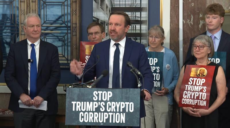 Senator Chris Murphy addressing the press